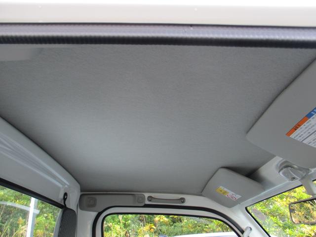 ルーフトリムもきれいです。