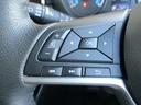 オーディオ操作も手元で出来るステアリングスイッチも付いています。