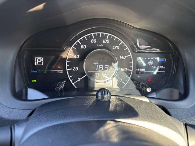 �傫���Č��₷���X�s�[�h���[�^�[�B�^�]���ł��p�b�ƈ�ڂŊm�F�ł��ĕ֗��I