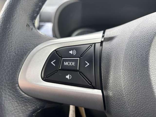 �X�e�A�����O�X�C�b�`�Ńn���h�����������܂܃I�[�f�B�I���삪�ł��܂��B