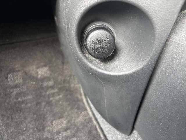 �V�K�[�\�P�b�g�t���ŗL���Ōg�т̏[�d�ȂǏo���܂��B�o��ŏ[�d���Ȃ��Ȃ��Ă����S�ł��I