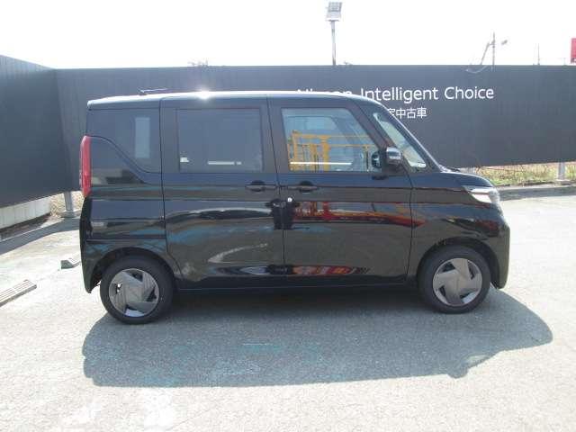 ルークス Ｘ　６６０　Ｘ　４ＷＤ　純正ナビ／全周囲カメラ　バックモニター　エマージェンシーブレーキ　踏み間違い衝突防止アシスト　車線逸脱警報　キーレス　寒冷地仕様　盗難防止装置　シートヒーター　ハイビームアシスト（8枚目）