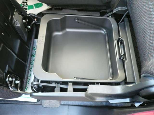スペーシア ハイブリッドＧ　６６０　ハイブリッド　Ｇ　４ＷＤ　ナビゲーション　エマージェンシーブレーキ　インテリジェントキー　踏み間違い衝突防止アシスト　ＥＴＣ　バックモニター　カーテレビ（地デジ）　盗難防止装置　キーレス（15枚目）