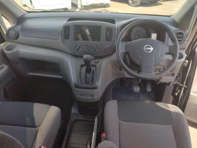 ＮＶ２００バネットバン １．６　ＤＸ　キーレス　フロントパワーウィンドウ　アイ　インテリジェントエマージェンシーブレーキ　アイドリングストップ　点検記録簿　禁煙車　パワーステアリング　エアバック　マニュアルエアコン　ＡＢＳ　キーフリー　ＷエアＢ（4枚目）