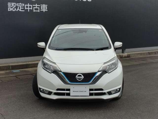 ノート １．２　ｅ－ＰＯＷＥＲ　メダリスト　純正メモリーナビ　バックカメラ　ＥＴＣ　ＬＥＤ　被害軽減ブレーキ　ＴＶナビ　禁煙　ドライブレコーダ　バックモニター　インテリキー　アイドリングストップ　盗難防止装置　ＬＥＤランプ　車線逸脱警報システム　ワンオーナー　キーフリー　アルミホイール（17枚目）