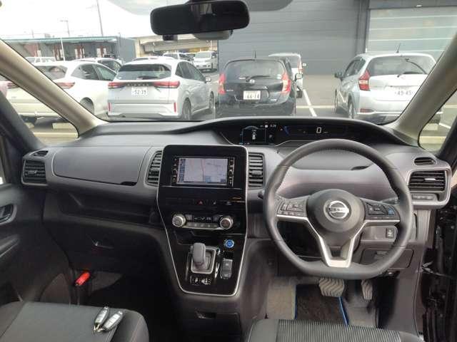 セレナ １．２　ｅ－ＰＯＷＥＲ　ハイウェイスター　Ｖ　純正メモリーナビ　ステアリングスイッチ　エマジェンシーブレーキ　スマキー　バックカメラ　ＬＥＤ　レーンアシスト　ＥＴＣ　ドラレコ　Ａストップ　イモビ　フルオートエアコン　アルミホイール　エアバック　メモリーナビ　キーフリー　ナビＴＶ　ＡＢＳ（4枚目）