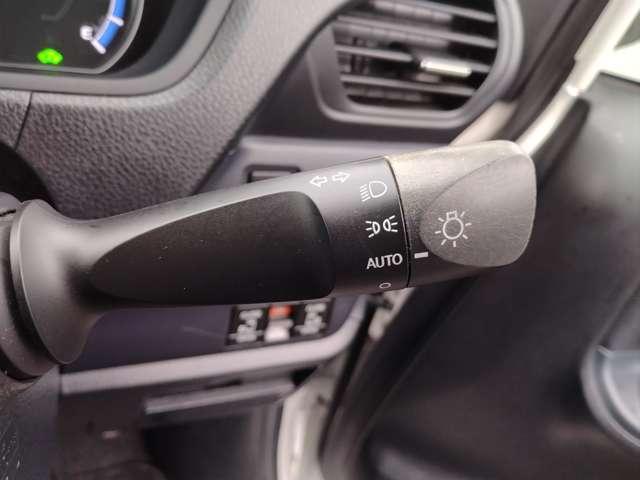 ノア 1.8 ハイブリッド X 純正メモリーナビ 後席モニター TSS 両側電動ドア Bカメラ エアバック オートエアコン パワーウィンドウ メモリ-ナビ AW LEDヘッド 禁煙車 キーフリー ETC車載器 盗難防止システム パワステ アイドリングストップ(11枚目)