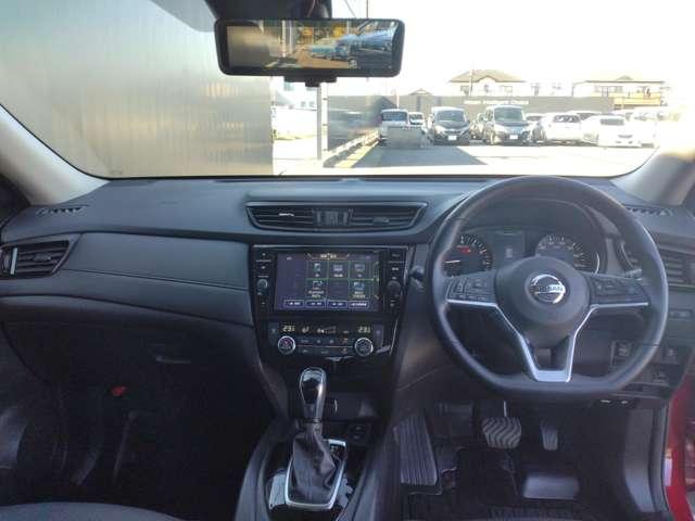 エクストレイル ２．０　２０Ｘｉ　Ｖセレクション　２列車　４ＷＤ　ステアリングスイッチ　プロパイロット　踏み間違い防止　盗難防止　全周囲モニター　オールモード４ＷＤ　ＬＥＤヘッドライト　ＬＤＰ　ｉストップ　レーダークルーズ　ＥＴＣ　禁煙車　１オナ　アルミ　メモリーナビ　スマートキー　バックモニター（4枚目）