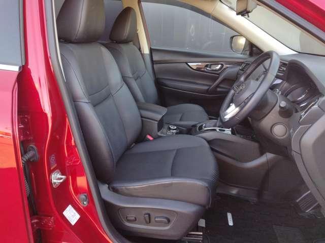 エクストレイル ２．０　２０Ｘｉ　Ｖセレクション　２列車　４ＷＤ　ステアリングスイッチ　プロパイロット　踏み間違い防止　盗難防止　全周囲モニター　オールモード４ＷＤ　ＬＥＤヘッドライト　ＬＤＰ　ｉストップ　レーダークルーズ　ＥＴＣ　禁煙車　１オナ　アルミ　メモリーナビ　スマートキー　バックモニター（13枚目）