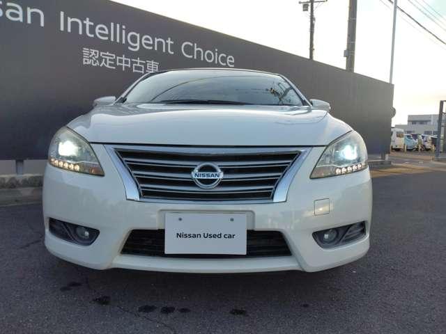 キセノンヘッドランプで夜道を明るく照らしてくれます。