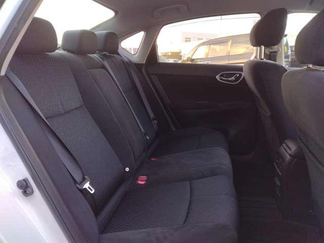 ゆったりと座れる後席シート！