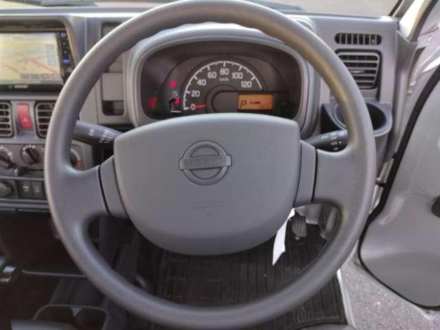 ＮＴ１００クリッパートラック ６６０　ＧＸ　４ＷＤ　社外メモリーナビ　フルセグ　社外ＬＥＤ　衝突軽減システム　切替４ＷＤ　パワーウインド　キーレスエントリー　ナビテレビ　ＡＣ　記録簿　パワーステアリング　エアバッグ　ＡＢＳ　寒冷地仕様　ＬＥＤヘッドライト　助手席エアバック（7枚目）
