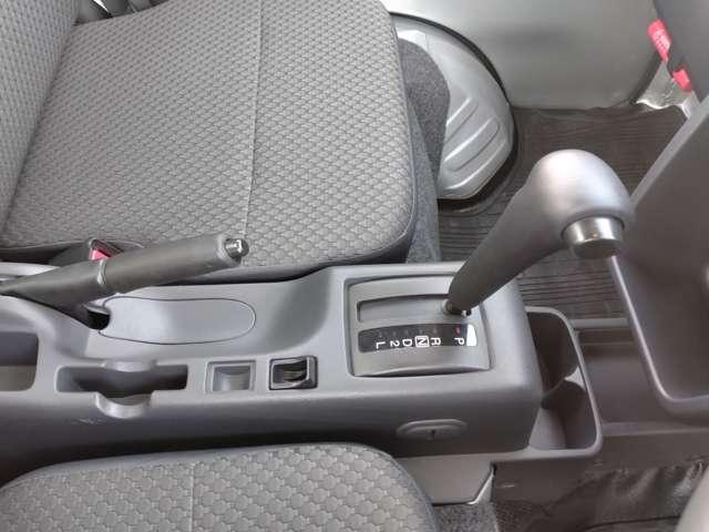 ＮＴ１００クリッパートラック ６６０　ＧＸ　４ＷＤ　社外メモリーナビ　フルセグ　社外ＬＥＤ　衝突軽減システム　切替４ＷＤ　パワーウインド　キーレスエントリー　ナビテレビ　ＡＣ　記録簿　パワーステアリング　エアバッグ　ＡＢＳ　寒冷地仕様　ＬＥＤヘッドライト　助手席エアバック（9枚目）