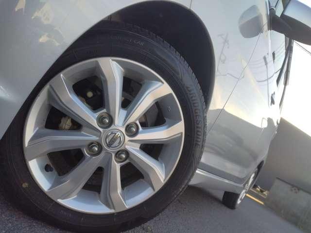 デイズ ６６０　ハイウェイスターＸ　キセノン　純正メモリーナビ　アラビュー　ナビＴＶ付　全席ＰＷ　ＩＳＴＯＰ　ダブルエアバッグ　ＰＳ　Ｂカメラ　ＡＡＣ　フルタイム４ＷＤ　盗難防止システム　禁煙　アルミホイール　キーフリーシステム　ＡＢＳ　１セグＴＶ　メモリーナビ　エアバック（16枚目）