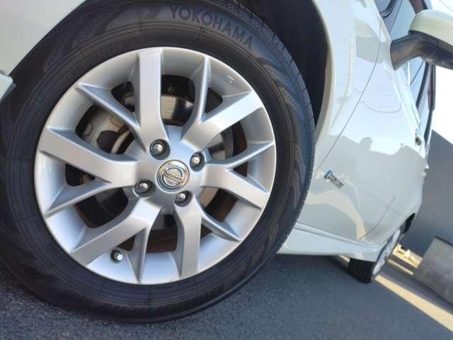 ノート １．２　ｅ－ＰＯＷＥＲ　メダリスト　ステアリングスイッチ　純正メモリーナビ　被害軽減ブレーキ　ＴＶナビ　禁煙　ドライブレコーダ　バックモニター　インテリキー　アイドリングストップ　盗難防止装置　ＬＥＤランプ　車線逸脱警報システム　キーフリー　アルミホイール　ＥＴＣ　記録簿（11枚目）