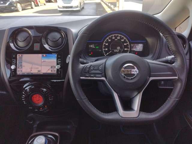 ノート １．２　ｅ－ＰＯＷＥＲ　メダリスト　ステアリングスイッチ　純正メモリーナビ　被害軽減ブレーキ　ＴＶナビ　禁煙　ドライブレコーダ　バックモニター　インテリキー　アイドリングストップ　盗難防止装置　ＬＥＤランプ　車線逸脱警報システム　キーフリー　アルミホイール　ＥＴＣ　記録簿（13枚目）