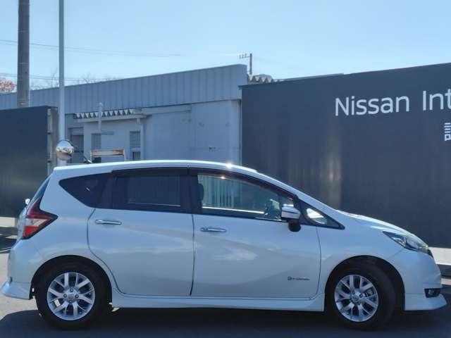 ノート １．２　ｅ－ＰＯＷＥＲ　メダリスト　ステアリングスイッチ　純正メモリーナビ　被害軽減ブレーキ　ＴＶナビ　禁煙　ドライブレコーダ　バックモニター　インテリキー　アイドリングストップ　盗難防止装置　ＬＥＤランプ　車線逸脱警報システム　キーフリー　アルミホイール　ＥＴＣ　記録簿（19枚目）