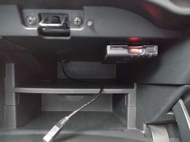 ノート １．２　ｅ－ＰＯＷＥＲ　メダリスト　ステアリングスイッチ　純正メモリーナビ　被害軽減ブレーキ　ＴＶナビ　禁煙　バックモニター　インテリキー　アイドリングストップ　盗難防止装置　ＬＥＤランプ　車線逸脱警報システム　ワンオーナー　キーフリー　アルミホイール　オートエアコン　記録簿（5枚目）