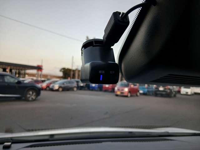 オーラ １．２　Ｇ　レザーエディション　先　行　初　売　り　限　定　特　価　車　ワンオーナ　追突防止　レーダークルーズ　本革　車線逸脱警報装置　禁煙車　ＬＥＤ　ドライブレコーダー　盗難防止　記録簿　バックモニター　ＥＴＣ　インテリジェントキー　メモリーナビゲーション　ＡＷ　ＡＢＳ（4枚目）