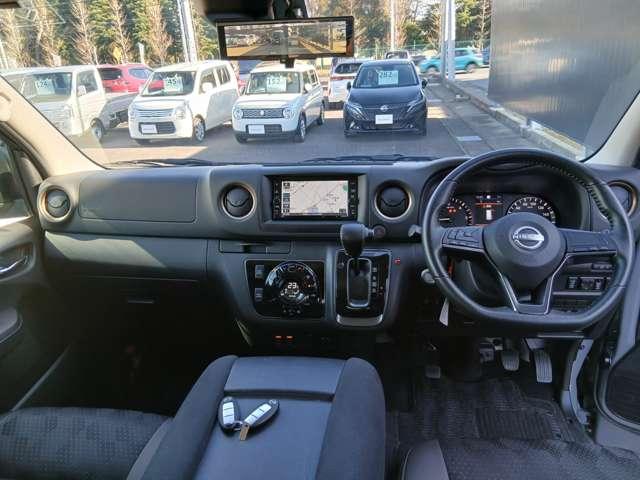 キャラバン ２．４　グランド　プレミアムＧＸ　ＭＹＲＯＯＭ　折り畳みベッド　ロングボティ　ディーゼルターボ　ステアリングスイッチ　純正メモリ　オートエアコン　バックカメラ　全周囲カメラ　衝突軽減ブレーキシステム　車線逸脱警報システム　４ＷＤ　ＥＴＣ　ＬＥＤヘッド（2枚目）