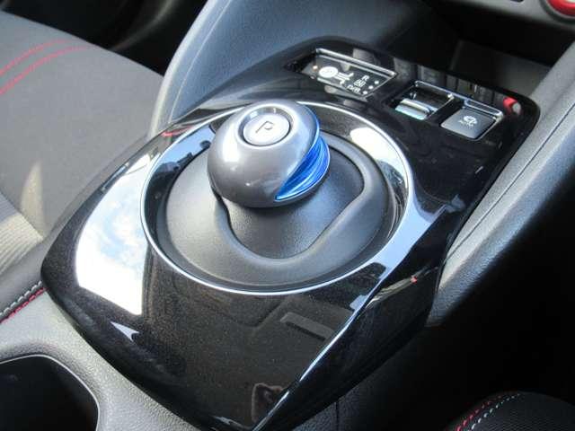 リーフ ニスモ メーカーナビ 寒冷地仕様 プロパイロット シートヒーター アラウンドビュー スマートルームミラー LEDライト ETC プロパイロットパーキング(12枚目)