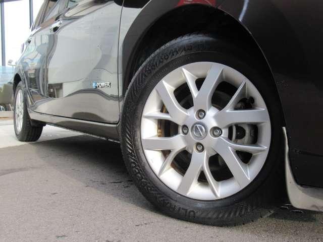 ノート ｅ－パワー　メダリスト　１年保証付き　純正ナビ　バックカメラ　プレミアムホワイトインテリア　社外前後ドラレコ　ＬＥＤヘッドライト　ＥＴＣ　オートエアコン　衝突被害軽減ブレーキ（3枚目）