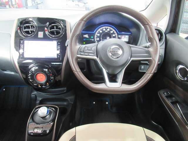 ノート ｅ－パワー　メダリスト　１年保証付き　純正ナビ　バックカメラ　プレミアムホワイトインテリア　社外前後ドラレコ　ＬＥＤヘッドライト　ＥＴＣ　オートエアコン　衝突被害軽減ブレーキ（7枚目）