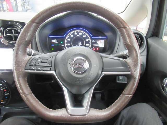 ノート ｅ－パワー　メダリスト　１年保証付き　純正ナビ　バックカメラ　プレミアムホワイトインテリア　社外前後ドラレコ　ＬＥＤヘッドライト　ＥＴＣ　オートエアコン　衝突被害軽減ブレーキ（8枚目）