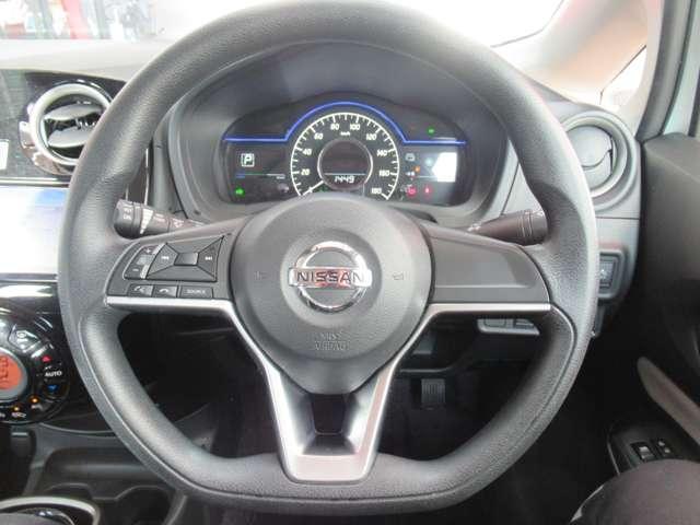 ノート ｅ－パワー　Ｘ　Ｖセレクション　純正ナビ　アラウンドビュー　ＬＥＤヘッドライト　スマートルームミラー　１年保証付き　ＥＴＣ　純正１５インチアルミ　オートエアコン　衝突被害軽減ブレーキ（7枚目）