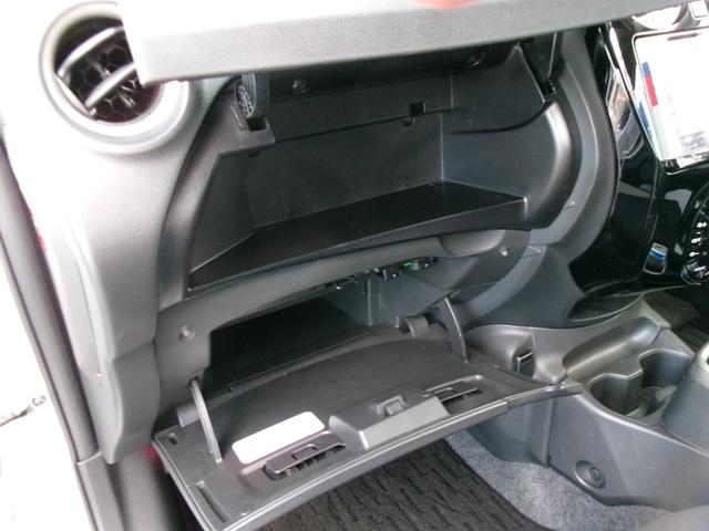 ノート ｅ－パワー　Ｘ　シーギア　ツーリングパッケージ装着車　ＡＬＰＩＮＥナビ　バックカメラ　ＥＴＣ　社外ドライブレコーダー　衝突軽減ブレーキ　踏み間違い防止　車線逸脱警報　ＬＥＤヘッドランプ　フォグランプ　オートライト　オートエアコン　インテリジェントキー（25枚目）