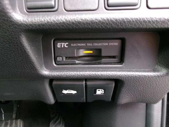 エクストレイル 20X エマージェンシーブレーキパッケージ NissanConnectナビ アラウンドビューモニター オートクルーズコントロール LEDヘッドランプ フォグランプ シートヒーター ルーフレール 衝突軽減ブレーキ 踏み間違い防止 車線逸脱警報(3枚目)