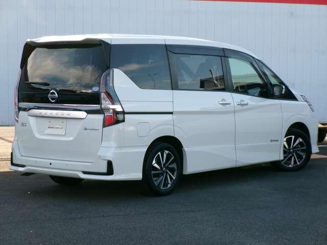 セレナ e-パワー ハイウェイスターV 純正10インチメモリーナビ 後席モニター プロパイロット 両側ハンズフリーオートスライドドア 前後ドライブレコーダー ETC 防水シート 16インチアルミホイール 衝突軽減ブレーキ 踏み間違い防止(2枚目)