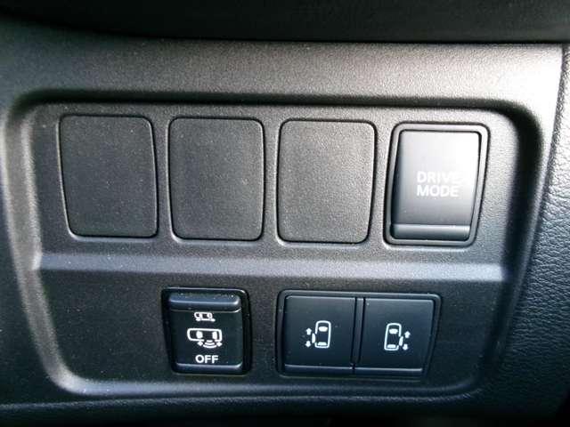 セレナ e-パワー ハイウェイスターV 純正10インチメモリーナビ 後席モニター プロパイロット 両側ハンズフリーオートスライドドア 前後ドライブレコーダー ETC 防水シート 16インチアルミホイール 衝突軽減ブレーキ 踏み間違い防止(3枚目)