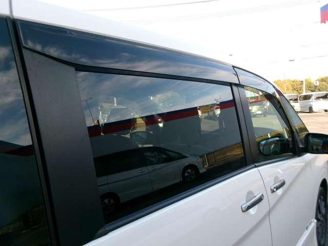 セレナ e-パワー ハイウェイスターV 純正10インチメモリーナビ 後席モニター プロパイロット 両側ハンズフリーオートスライドドア 前後ドライブレコーダー ETC 防水シート 16インチアルミホイール 衝突軽減ブレーキ 踏み間違い防止(16枚目)