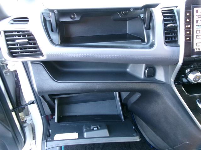 セレナ e-パワー ハイウェイスターV 純正10インチメモリーナビ 後席モニター プロパイロット 両側ハンズフリーオートスライドドア 前後ドライブレコーダー ETC 防水シート 16インチアルミホイール 衝突軽減ブレーキ 踏み間違い防止(36枚目)