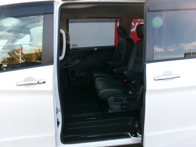 セレナ e-パワー ハイウェイスターV 純正10インチメモリーナビ 後席モニター プロパイロット 両側ハンズフリーオートスライドドア 前後ドライブレコーダー ETC 防水シート 16インチアルミホイール 衝突軽減ブレーキ 踏み間違い防止(39枚目)