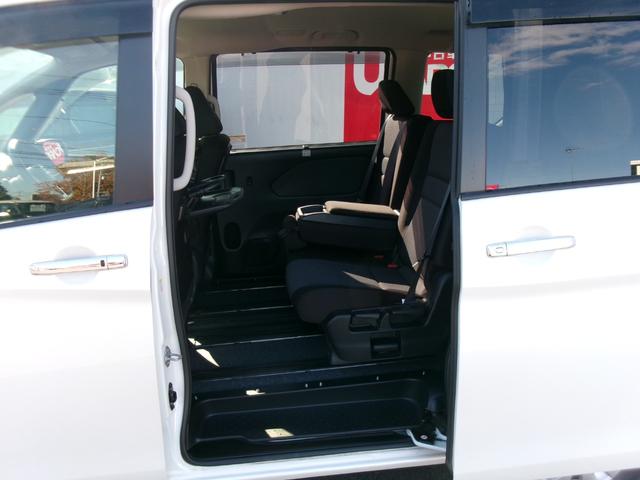 セレナ ＸＶ　純正メモリーナビ　バックビューモニター　フルセグＴＶ　Ｂ　ｌｕｅｔｏｏｔｈ　両側オートスライドドア　前後ドライブレコーダー　オートエアコン　オートライト　衝突軽減ブレーキ　踏み間違い防止　車線逸脱警報（35枚目）