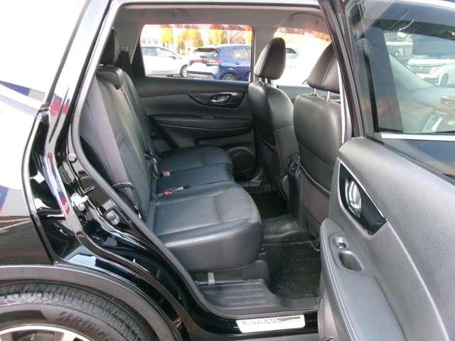 エクストレイル ２０Ｘ　ＮｉｓｓａｎＣｏｎｎｅｃｔナビ　プロパイロット　７人乗り　アラウンドビューモニター　リモコンオートバックドア　ＬＥＤヘッドランプ　インテリジェントルームミラー　パーキングアシスト　衝突軽減ブレーキ（12枚目）