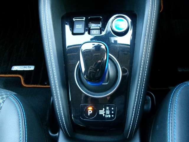 キックス Ｘ　プロパイロット　純正ナビ　アラウンドビューモニター　インテリジェントルームミラー　ステアリング・シートヒーター　寒冷地仕様　前後ドライブレコーダーＥＴＣ　衝突軽減ブレーキ　踏み間違い防止　車線逸脱警報（9枚目）