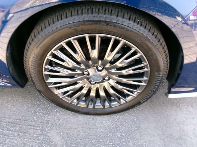 オーラ オーテック　ＮｉｓｓａｎＣｏｎｎｅｃｔナビ　　プロパイロット　　ＢＯＳＥパーソナルプラスサウンドシステム　運転席パワーシート　ステアリング・シートヒーター　アラウンドビューモニター　ＥＴＣ２．０　専用エクステリア（20枚目）