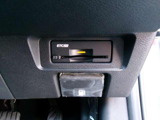 オーラ ニスモ　ＮｉｓｓａｎＣｏｎｎｅｃｔナビ　プロパイロット　ＢＯＳＥパーソナルプラスサウンド　運転席パワーシート　ステアリング・シートヒーター　アラウンドビューモニター　ドライブレコーダー　ＥＴＣ２．０（3枚目）