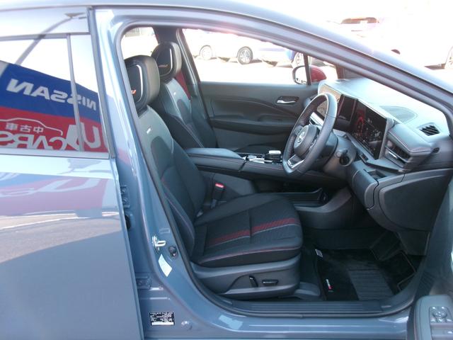 オーラ ニスモ　ＮｉｓｓａｎＣｏｎｎｅｃｔナビ　プロパイロット　ＢＯＳＥパーソナルプラスサウンド　運転席パワーシート　ステアリング・シートヒーター　アラウンドビューモニター　ドライブレコーダー　ＥＴＣ２．０（11枚目）