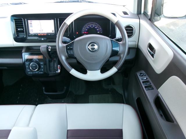 モコ ドルチェX 純正メモリーナビ バックカメラ メッキグリル バイキセノンヘッドランプ オートライト フォグランプ LEDリヤコンビランプ 専用シート地 本革巻ステアリング オートエアコン インテリジェントキー(4枚目)