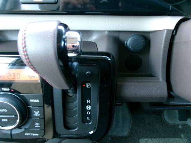 モコ ドルチェX 純正メモリーナビ バックカメラ メッキグリル バイキセノンヘッドランプ オートライト フォグランプ LEDリヤコンビランプ 専用シート地 本革巻ステアリング オートエアコン インテリジェントキー(9枚目)