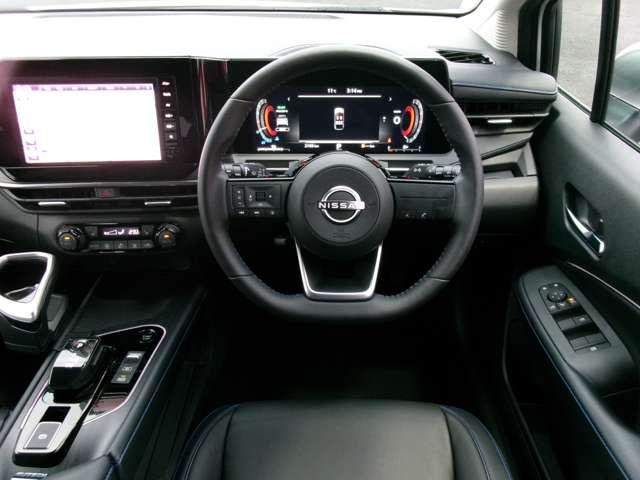 オーラ オーテック　スポーツスペック　純正メモリーナビ　アラウンドビューモニター　ステアリング　シートヒーター　インテリジェントルームミラー　運転席パワーシート　専用チューニングコンピューター　専用サスペンション　パフォーマンスダンパー（4枚目）