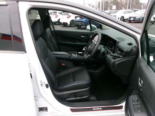 オーラ オーテック　スポーツスペック　純正メモリーナビ　アラウンドビューモニター　ステアリング　シートヒーター　インテリジェントルームミラー　運転席パワーシート　専用チューニングコンピューター　専用サスペンション　パフォーマンスダンパー（12枚目）