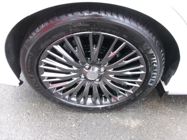 オーラ オーテック　スポーツスペック　純正メモリーナビ　アラウンドビューモニター　ステアリング　シートヒーター　インテリジェントルームミラー　運転席パワーシート　専用チューニングコンピューター　専用サスペンション　パフォーマンスダンパー（21枚目）