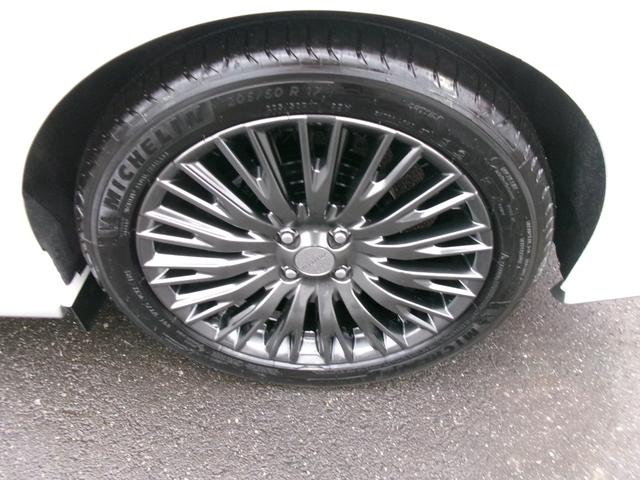 オーラ オーテック　スポーツスペック　純正メモリーナビ　アラウンドビューモニター　ステアリング　シートヒーター　インテリジェントルームミラー　運転席パワーシート　専用チューニングコンピューター　専用サスペンション　パフォーマンスダンパー（48枚目）