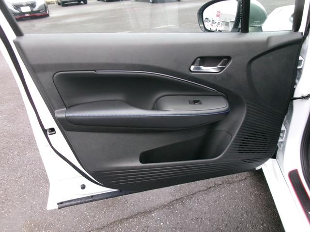 オーラ オーテック　スポーツスペック　純正メモリーナビ　アラウンドビューモニター　ステアリング　シートヒーター　インテリジェントルームミラー　運転席パワーシート　専用チューニングコンピューター　専用サスペンション　パフォーマンスダンパー（51枚目）