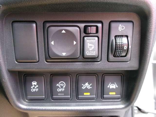 �Փˌy���u���[�L�A���݊ԈႢ�h�~�A�V�X�g�A�Ԑ���E�x��A������h�~�Ȃǈ��S�����[���B